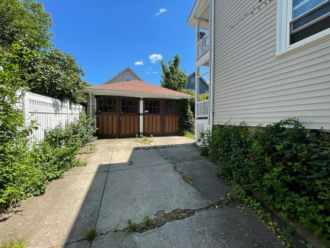 Building Photo - 62 Newport St