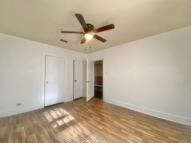 Building Photo - 720 S 11th St