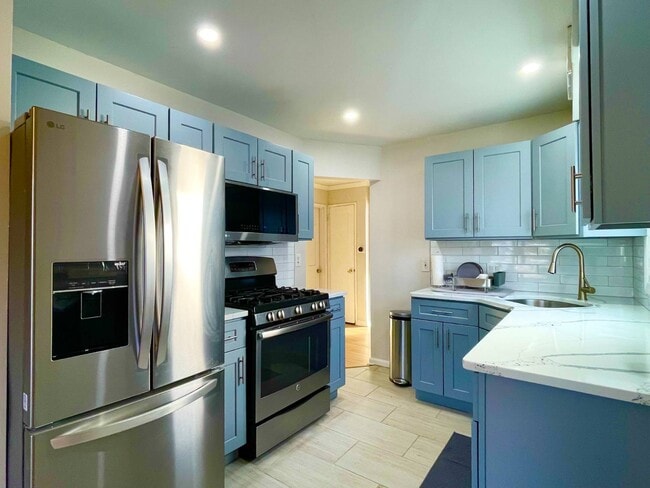 Building Photo - 278 Devonshire Dr