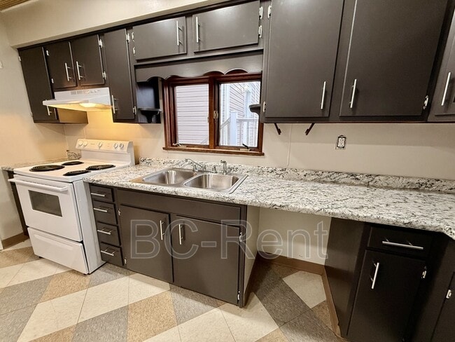 Building Photo - 1124 4th Ave