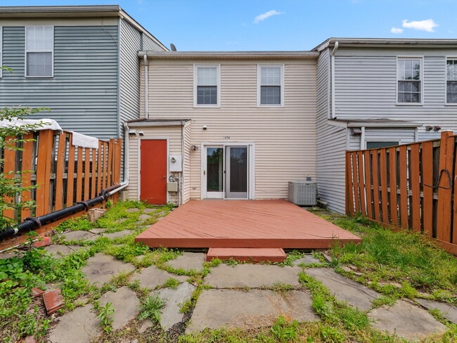 Building Photo - 2178 Mager Dr