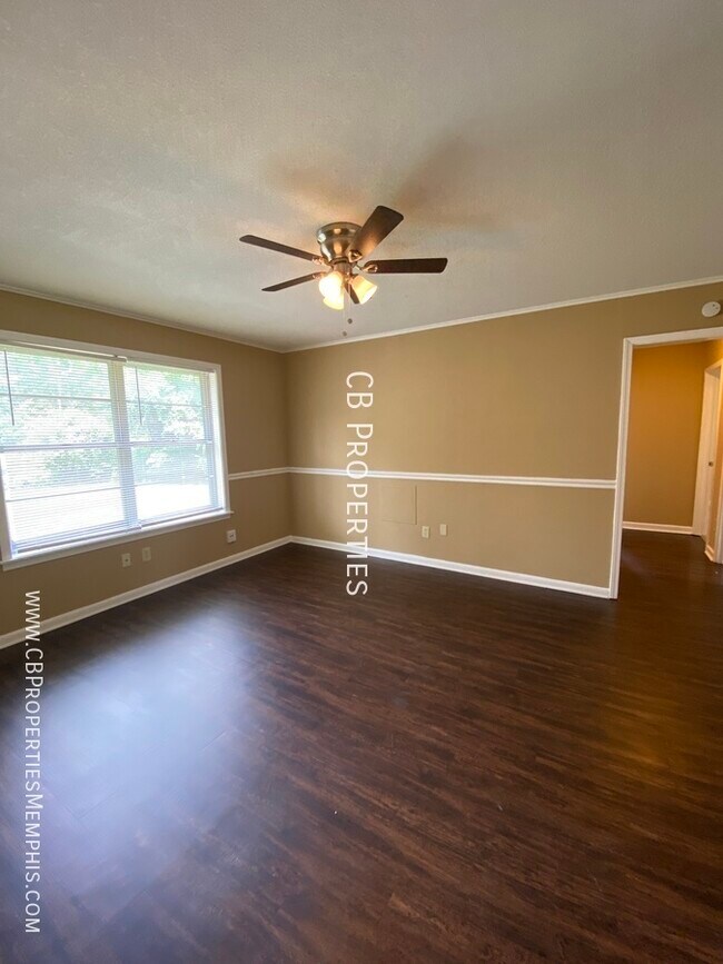 Building Photo - 3 Bed and 1.5 Bath Home