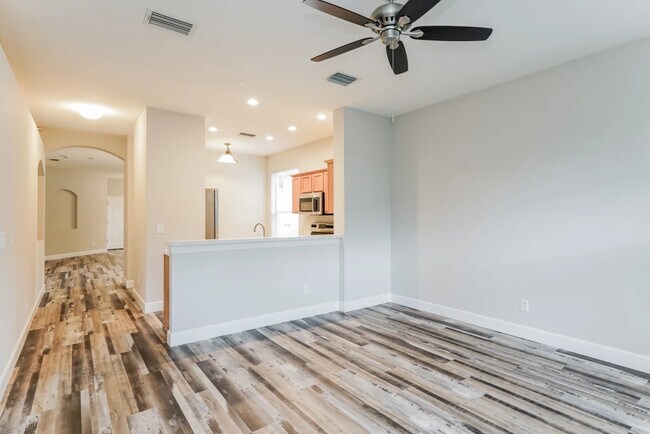 Building Photo - 8561 Deer Chase Dr
