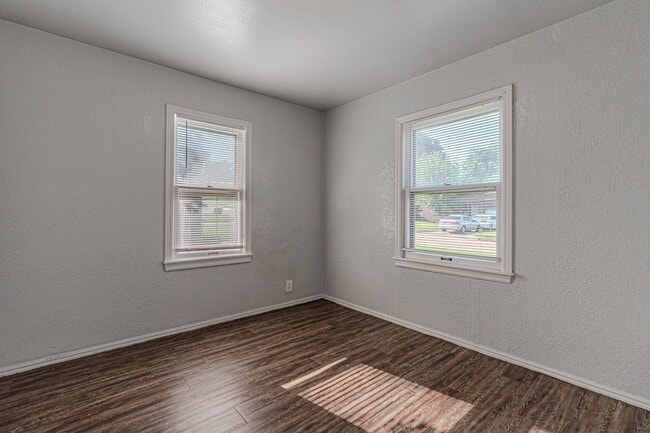 Building Photo - 3 Bed 2 Bath in OKC!