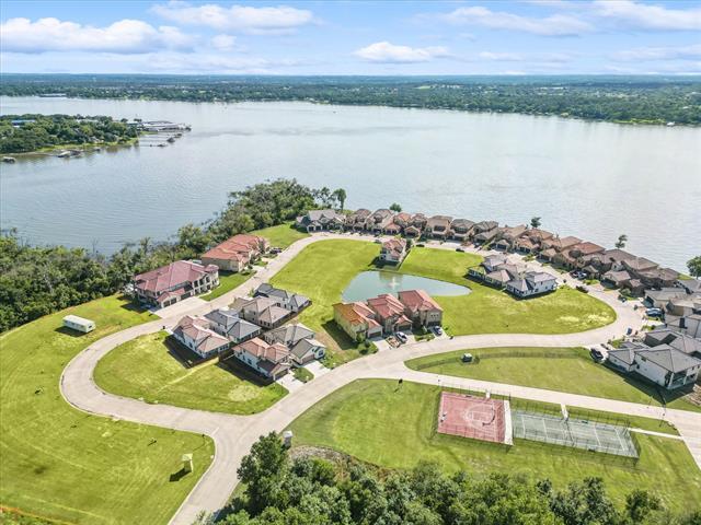 Building Photo - 10029 Lakeside Dr