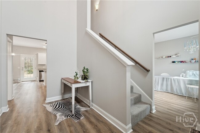 Building Photo - 601 Meloney Dr