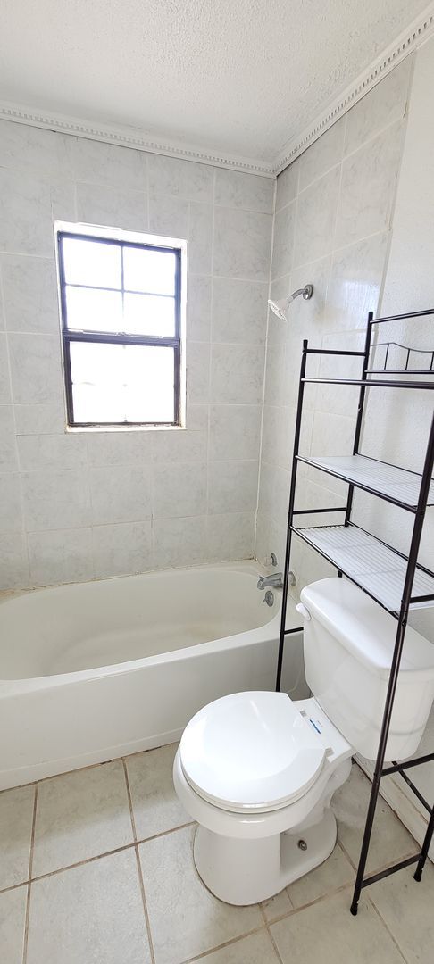 Building Photo - HOME LOCATED NEAR COLLEGE