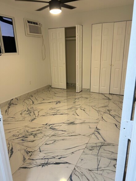 Building Photo - 1082 W 71st St