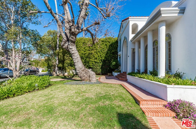 Building Photo - 158 S Anita Ave