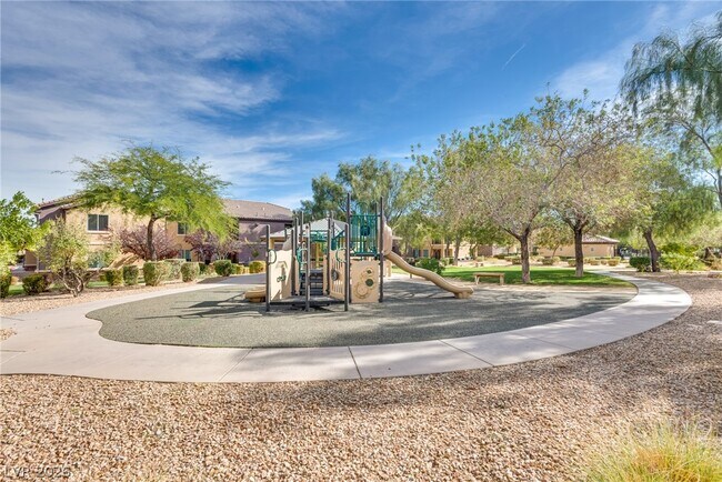 Building Photo - 6868 Sky Pointe Dr