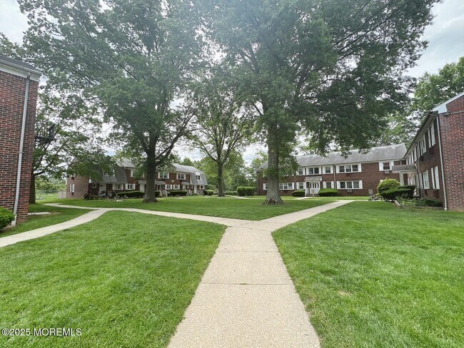 Building Photo - 62 Stonehurst Blvd