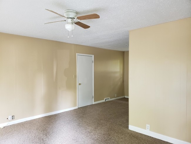 Building Photo - 7802 Ruskin Way