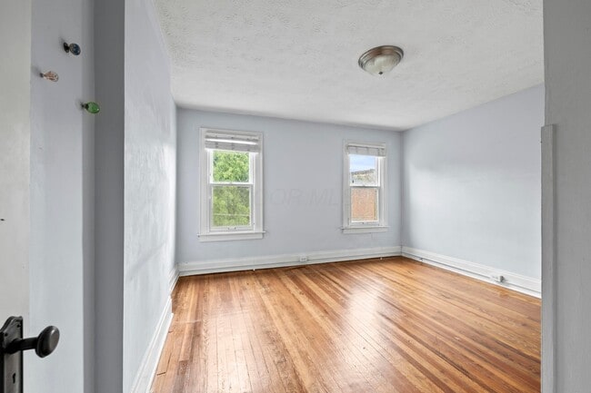 Building Photo - 46 W Kossuth St