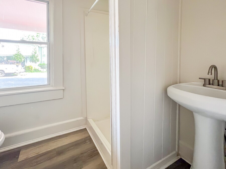 Building Photo - 1005 Maplewood Ave