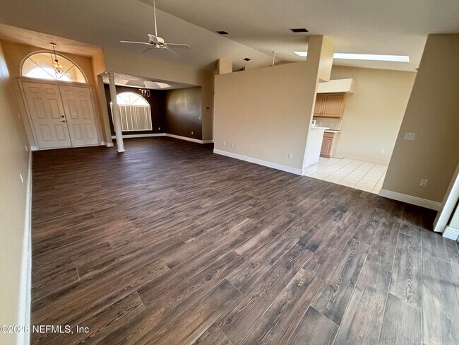 Building Photo - 20 Clarendon Ct N