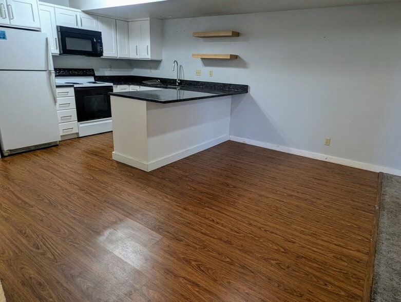 Building Photo - 1761 Willowbrook Dr