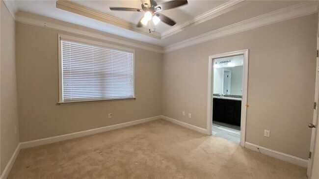 Building Photo - 4426 Kerrington Ave