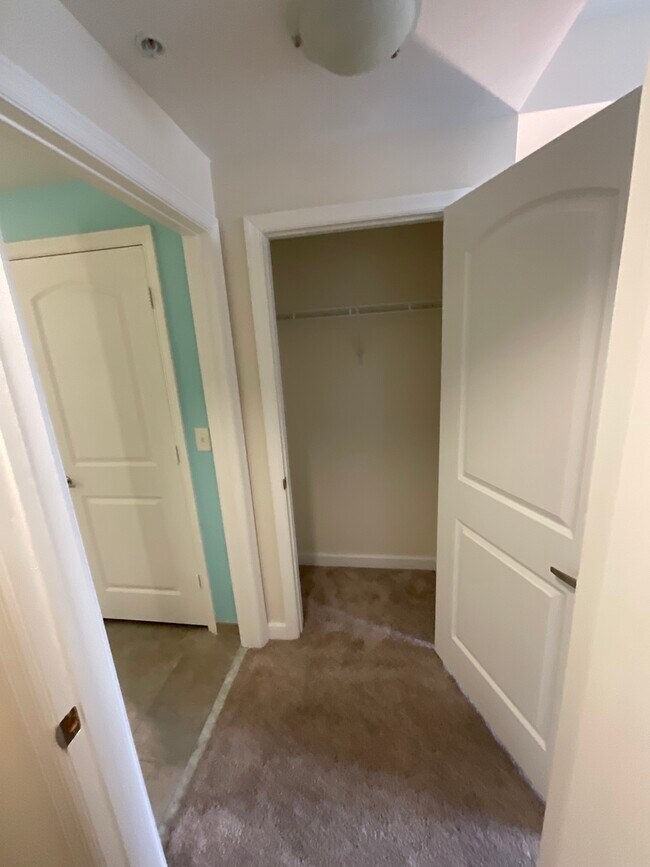 Building Photo - 10925 NW 47th Ln