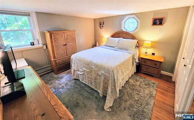 Building Photo - 274 Franklin Turnpike