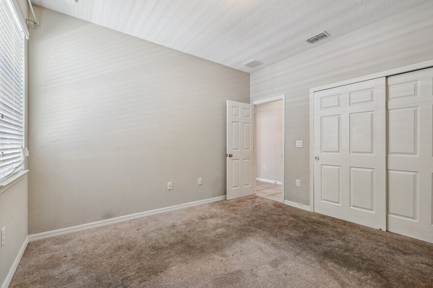 Building Photo - 2735 Stonegate Dr