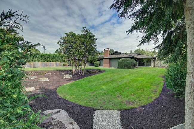 Building Photo - 4bd/2.5ba Clyde Hill Home