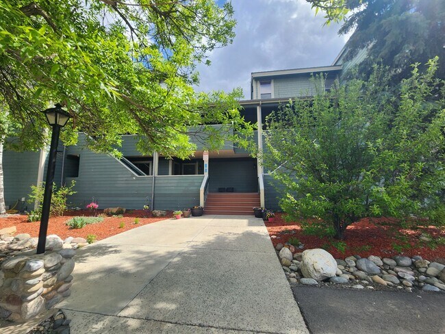 Building Photo - Pinon Condo