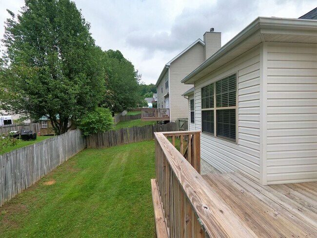 Building Photo - 3 BEDROOM , 2 BATH ON HIGHGATE CIRCLE IN HARDIN VALLEY/KARNS AREA!!