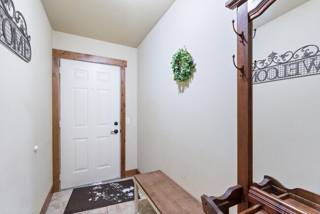 Building Photo - Fully-Furnished Condo for Rent in Columbia Falls-Short Term, Mid-Term or Long Term