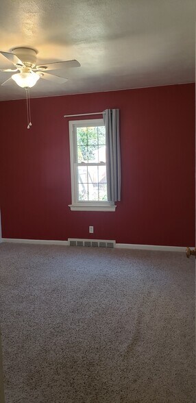 Building Photo - 901 Country Club Ave