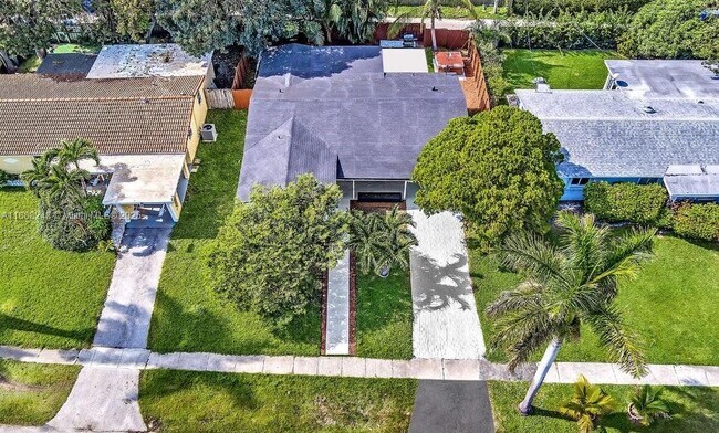 Building Photo - 2112 N 14th Terrace