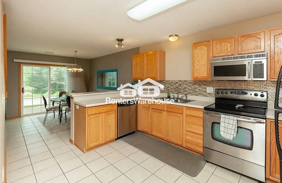 Building Photo - 3799 Village Run Dr