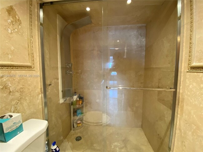 Building Photo - 9375 Fontainebleau Blvd