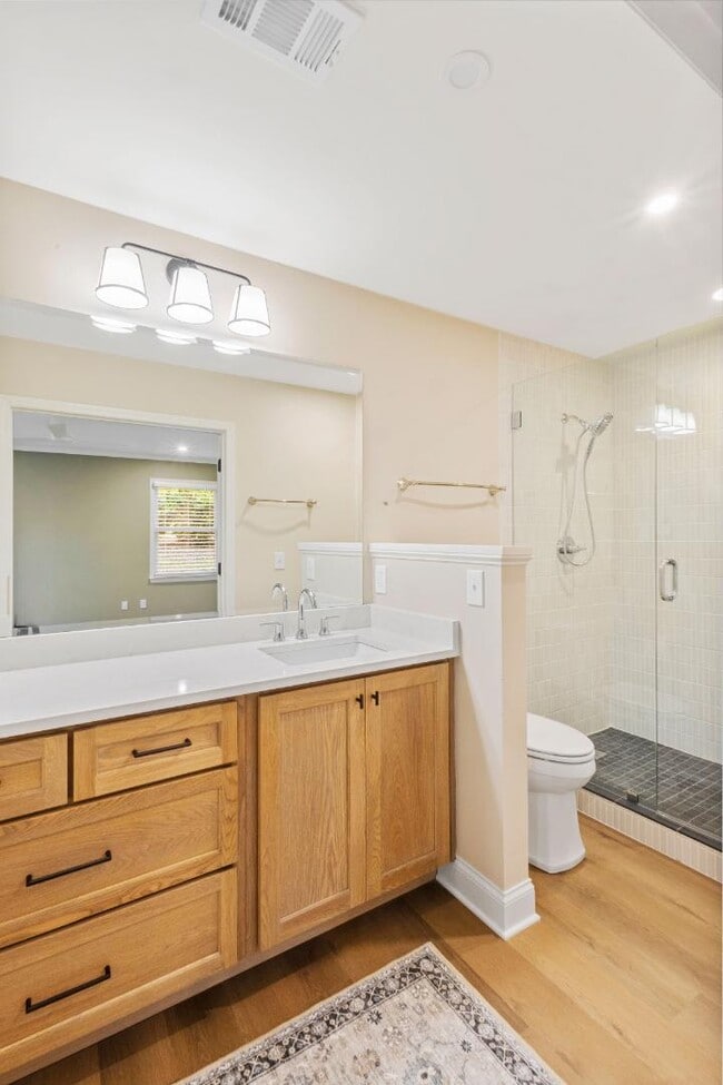 Building Photo - 550 N College St