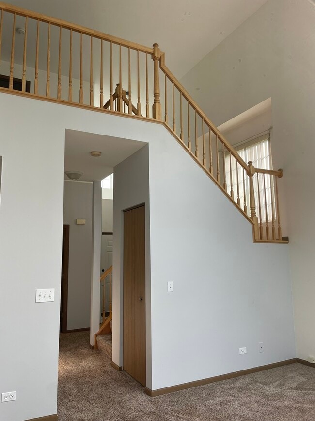 Building Photo - 969 Mesa Dr