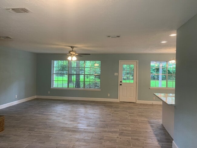 Building Photo - 334 Gamewood Dr