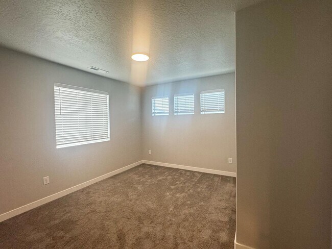 Building Photo - 9847 Alder Ln