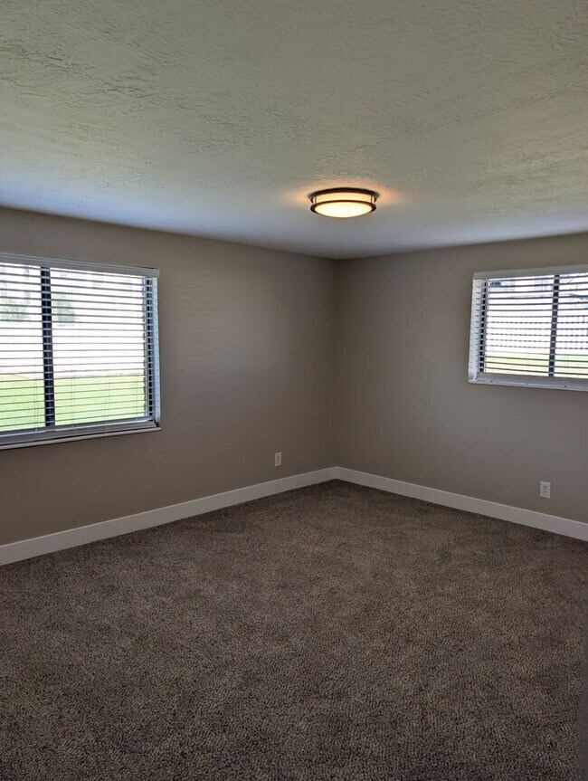 Building Photo - July FREE! Renovated 5-Bed Home + Optional...