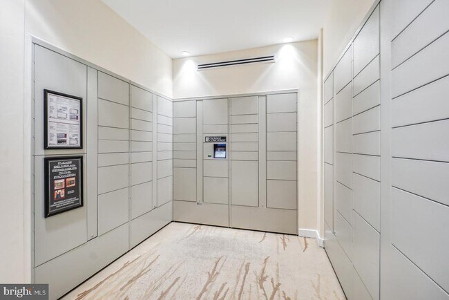 Building Photo - 5101 River Rd