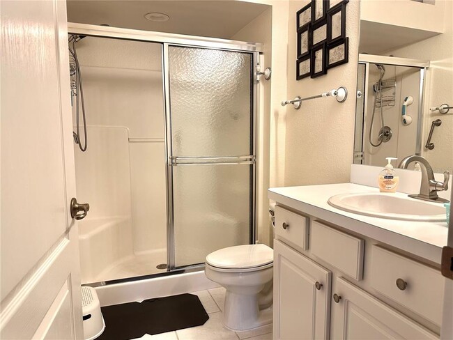 Building Photo - 251 Vista Del Lago Way