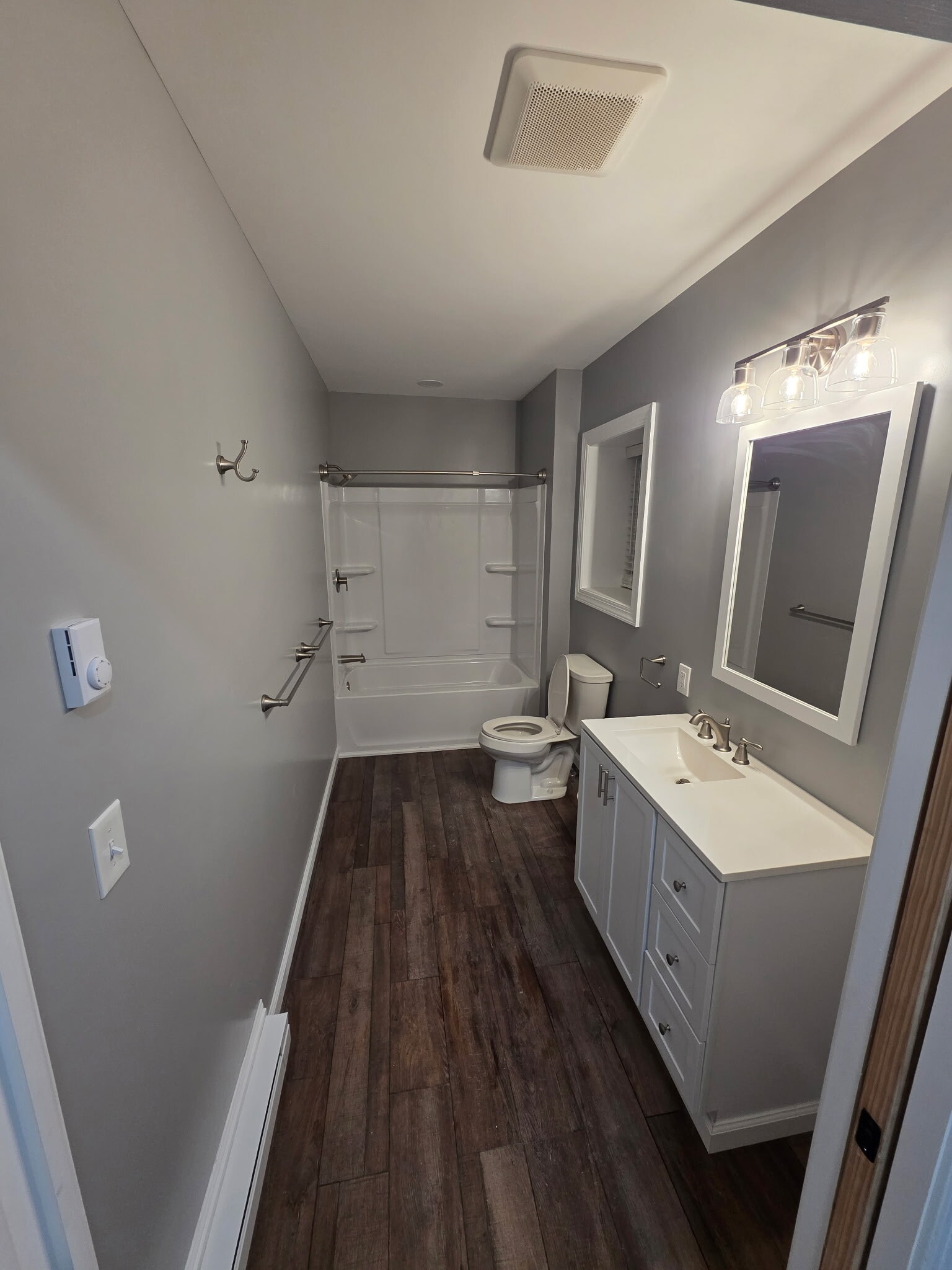 Full Bath - 356 Main St