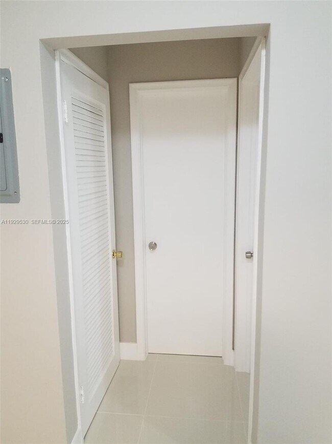 Building Photo - 1859 Wiley St