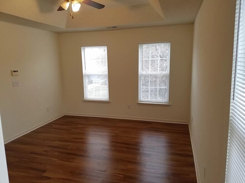 Building Photo - Room in House on Blueshot Ct