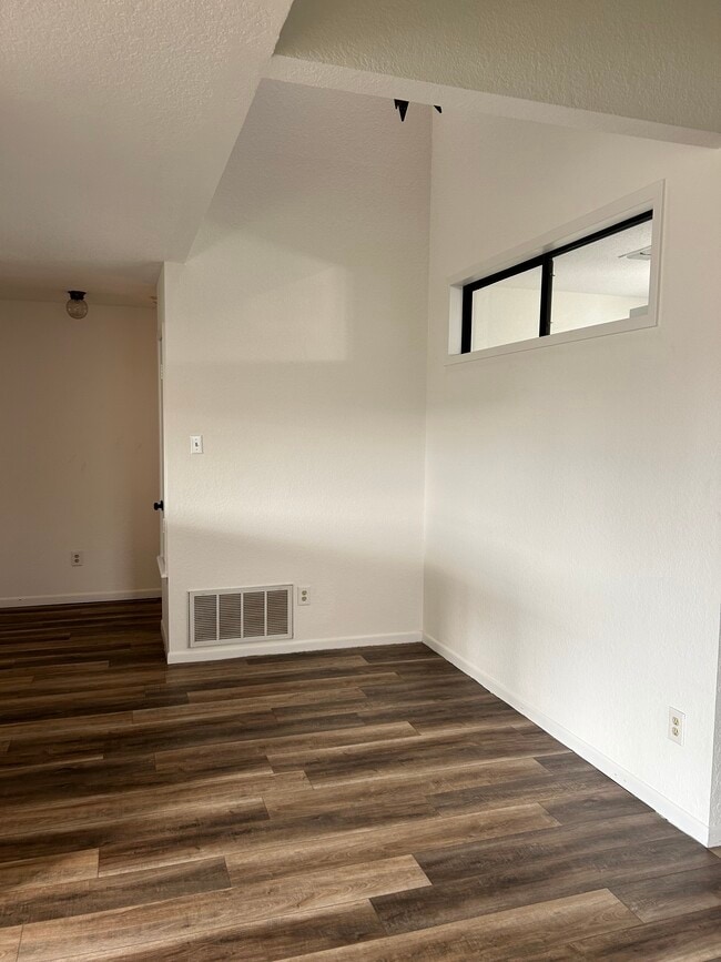 Building Photo - 4042 Laguna Shores Rd