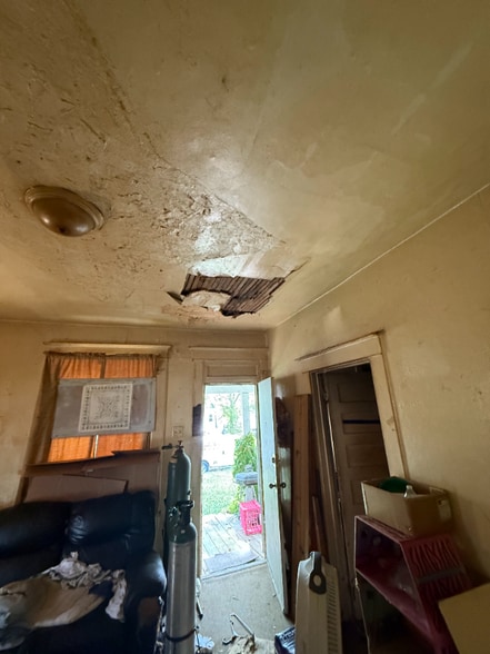 Building Photo - 1096 W Green St