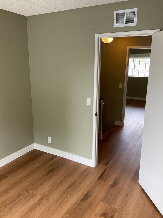 Building Photo - FOR LEASE 3 BEDROOM 2.5 BATH 2 Story Condo...