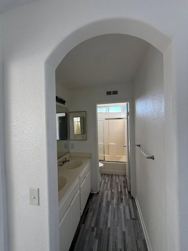 Building Photo - Spacious Beautiful Home with Private Patio