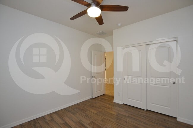 Building Photo - 4412 E Hartford Ave