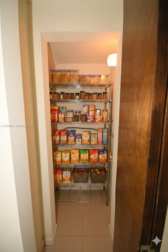 Building Photo - 2780 SW 33rd Ave