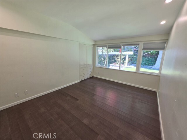 Building Photo - 310 S Thurston Ave