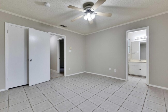 Building Photo - 10307 Rutland Village E